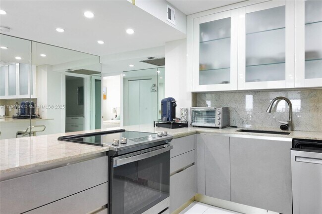 Building Photo - 1950 S Ocean Dr