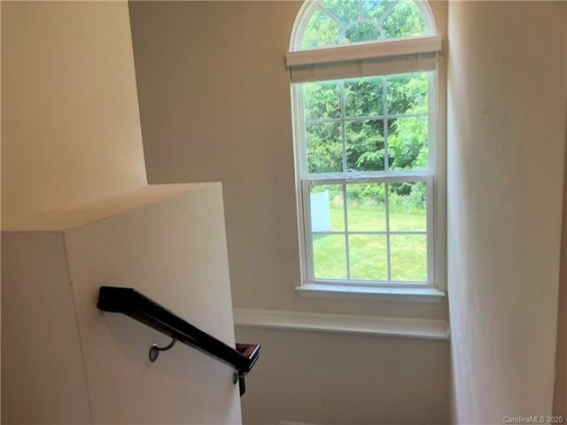Building Photo - 2501 Silverthorn Dr