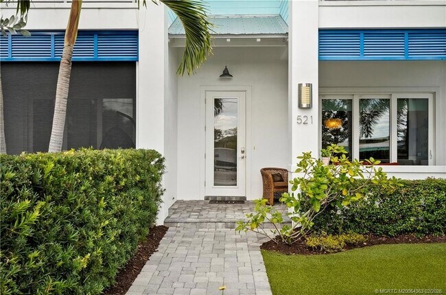 Building Photo - 521 SW Ocean Blvd