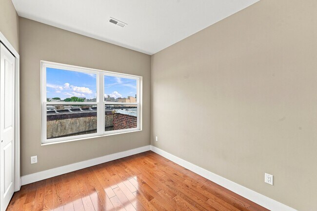 Building Photo - 1441 Point Breeze Ave