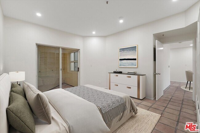 Building Photo - 235 Main St