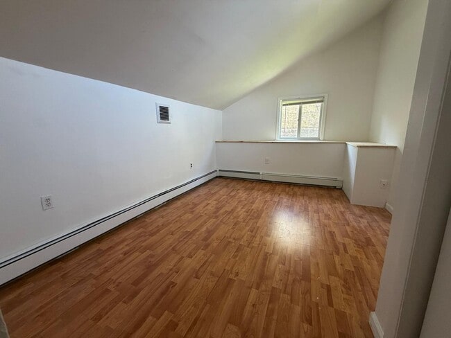 Building Photo - Spacious 5-Bedroom Home with Modern Features