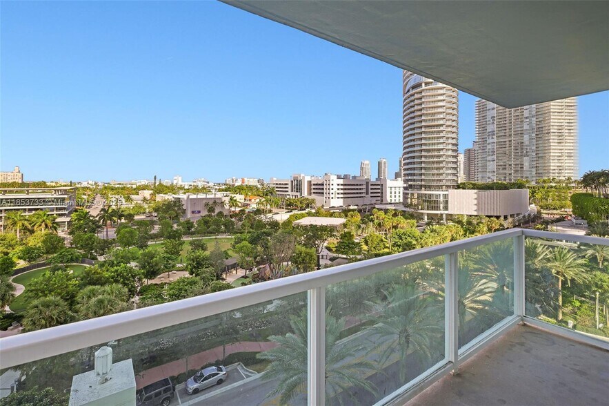 Building Photo - 650 West Ave