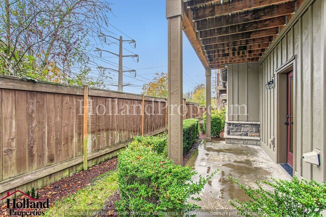 Building Photo - Cute 2 bedroom ground floor Condo located ...