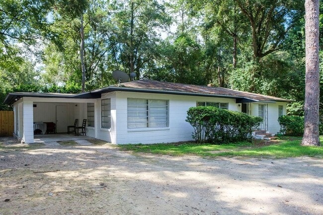 Primary Photo - 3035 W University Ave