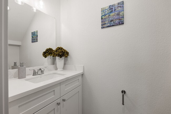 Building Photo - 8357 Tate St