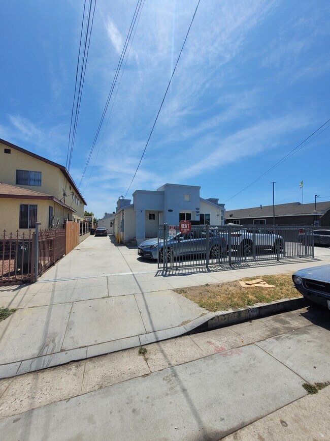 10702 S Grevillea Ave 10702 S Grevillea Ave Inglewood CA 90304