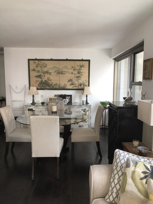 Building Photo - One bedroom Apt in Gold Coast
