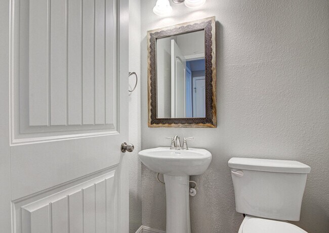 Building Photo - Cute as a Button 3/2.5 home in Parmer Village Townhomes, move-in ready!