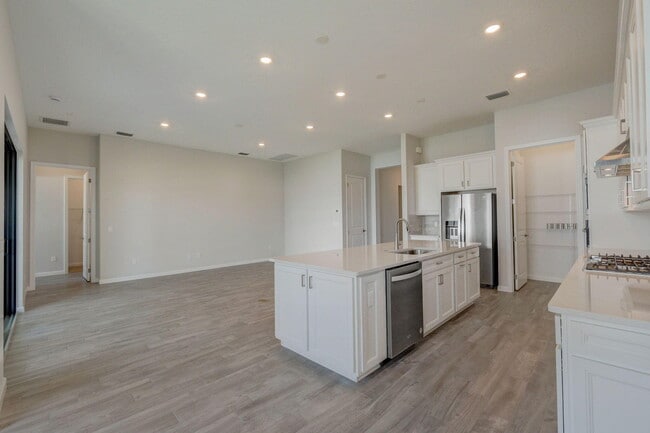 Building Photo - 837 SE Courances Dr