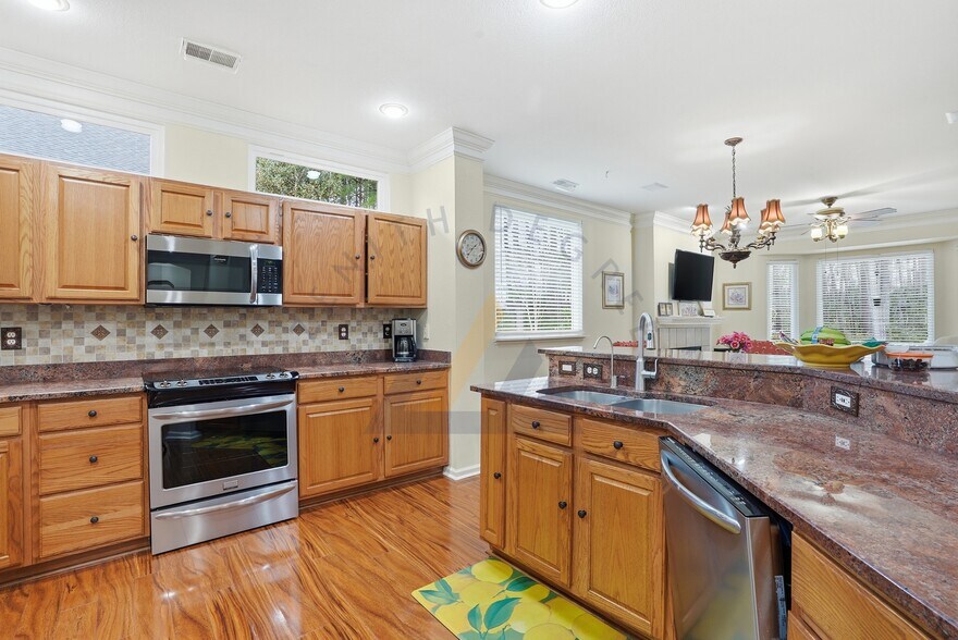 Building Photo - 10 Screven Ct