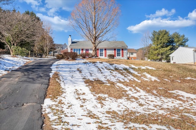 Building Photo - 518 Hillview Dr