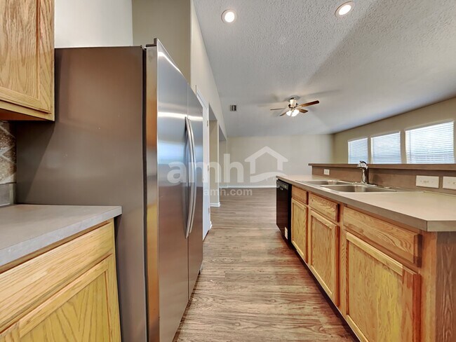 Building Photo - 1472 Redbird Creek Dr