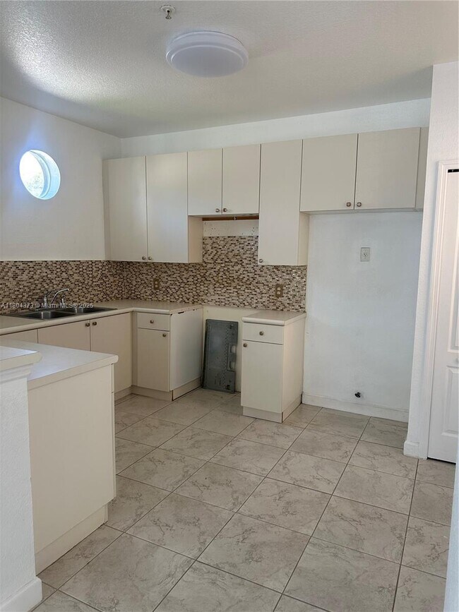 Building Photo - 4311 SW 160th Ave