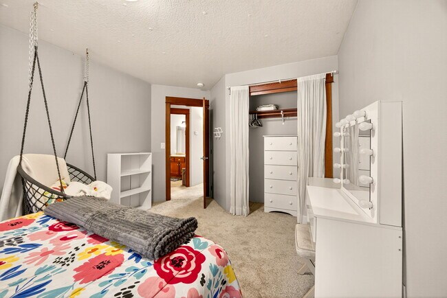 Building Photo - 1719 Lithia Way