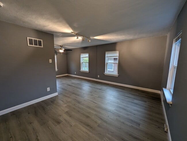 Building Photo - LIVING THE WONDERFUL WAY AT WAYNE !!!