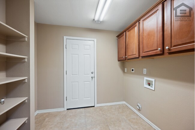 Building Photo - 3Bed/2Bath House at Thunderbird/59th Ave! Ready for Immediate Move-In! – RV GATE!