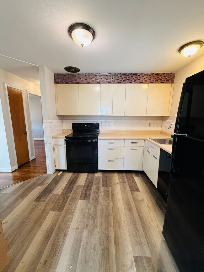 Building Photo - Spacious 3 bedroom home for Rent in Bellefontaine Neighbors