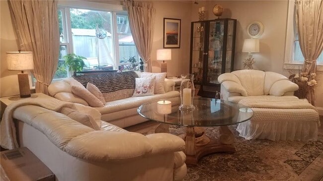 Building Photo - 21-23 Shield St