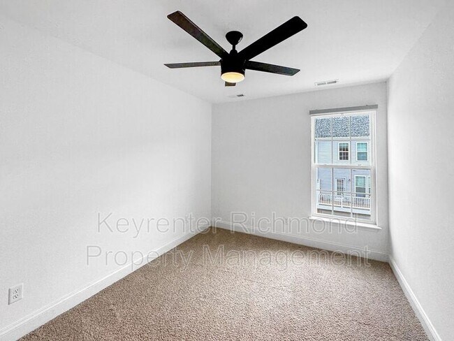 Building Photo - 6925 Dunton Rd