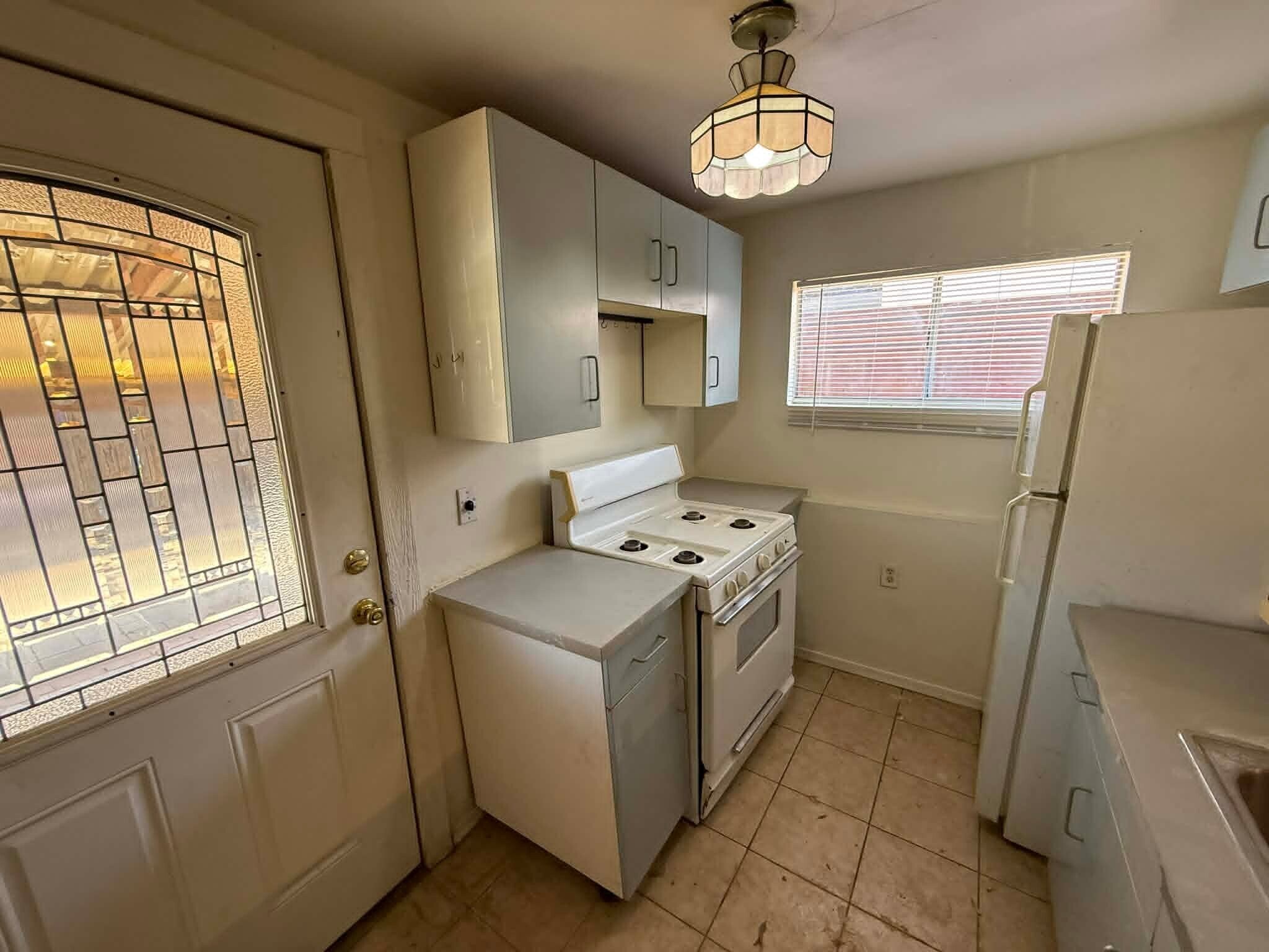 Building Photo - 1137 E Adelaide Dr