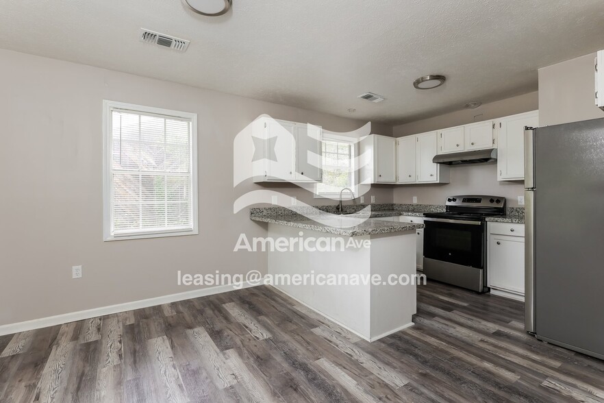 Building Photo - 175 E Bell St