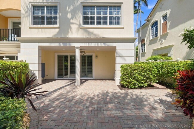 Building Photo - 5550 NE Trieste Terrace