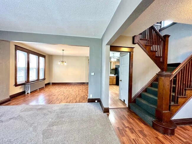 Building Photo - 523 N 23rd Ave W