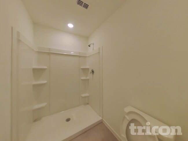 Building Photo - 1616 Parlier St