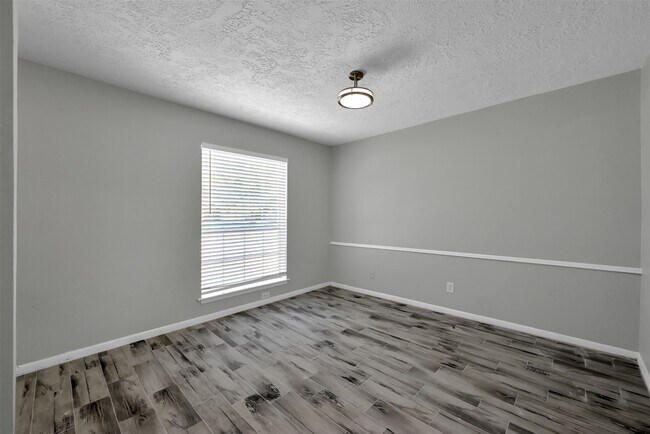 Building Photo - 23814 English Oak Dr