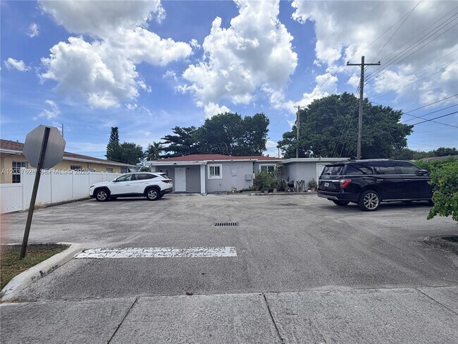 Building Photo - 1315 N 22nd Ave