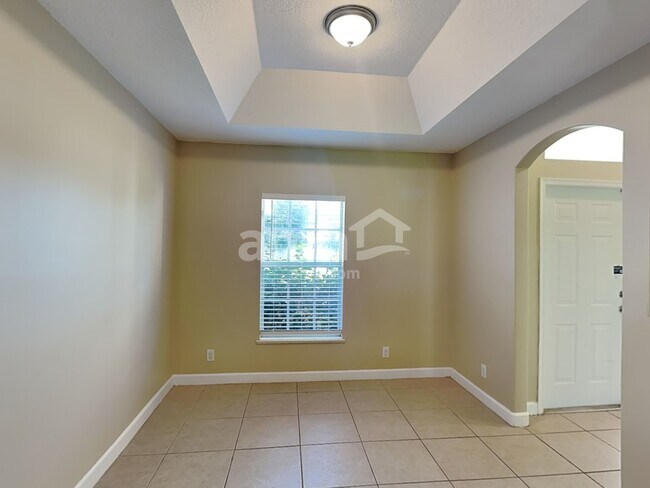 Building Photo - 6117 NW Gause Ave