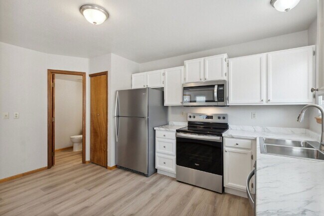 Building Photo - 8455 Ilex Dr