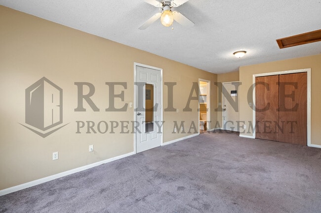 Building Photo - 1913 N Hood St