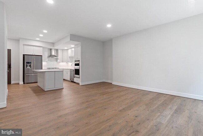 Building Photo - 635 Slaters Ln