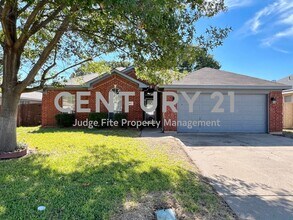 Building Photo - Charming Single-Story 3/2/2 in Crowley ISD For Rent!