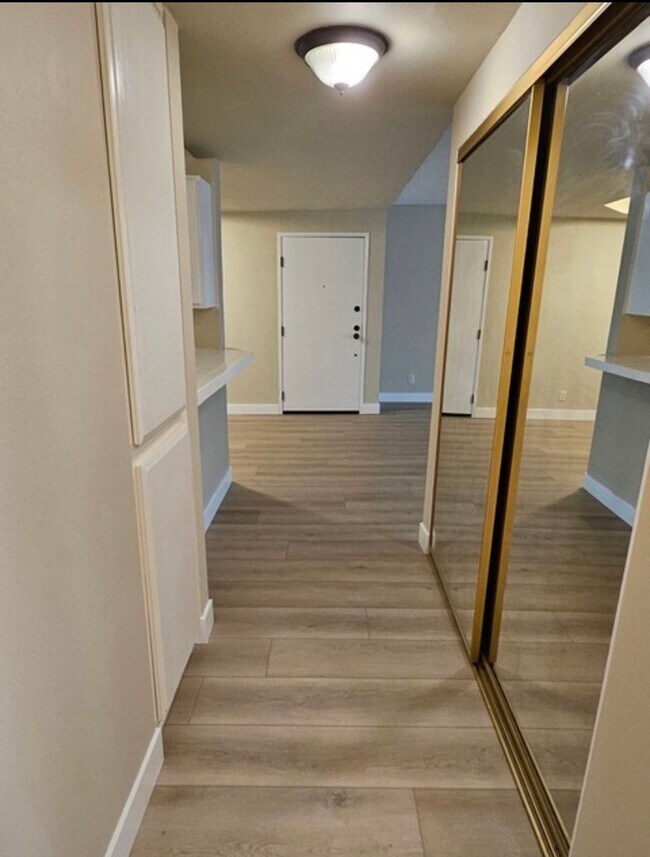 Building Photo - One Bedroom One bath at fabulous Horn Plaza above Sunset Blvd. in West Hollywood.