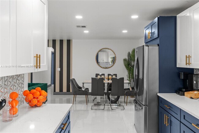 Building Photo - 390 NW 40th St