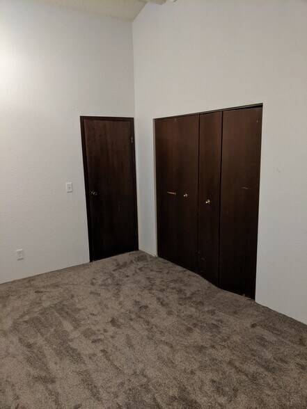 Bedroom 1 looking towards the door to the landing and to the closet. - 2115 Pleasanton St