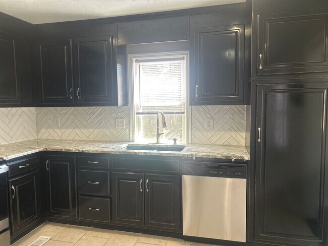 Building Photo - 266 Lilly Way