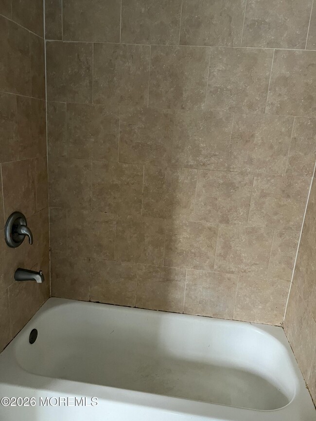 Building Photo - 919 Lakewood Farmingdale Rd