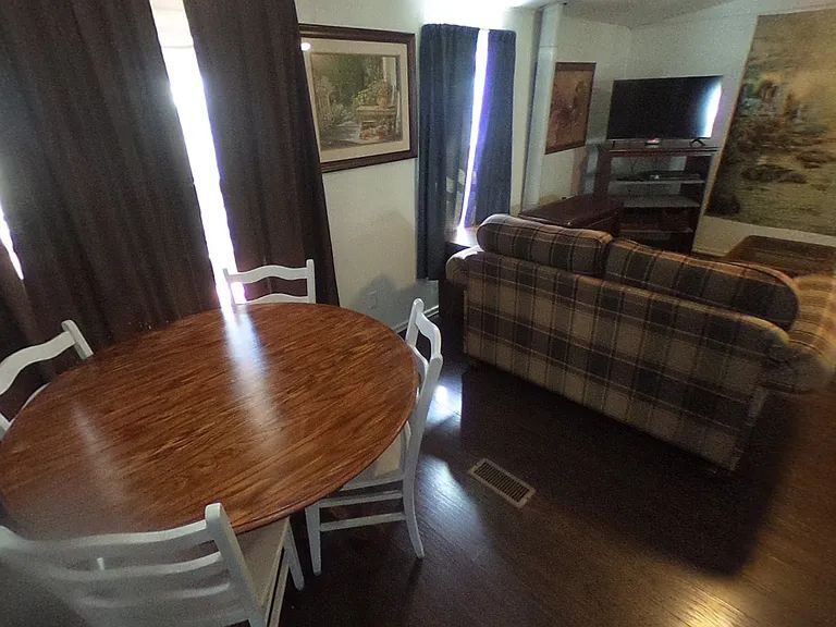 Building Photo - 204 Royal St