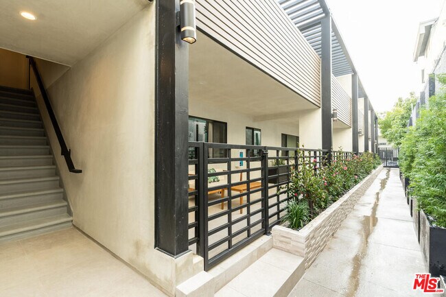 Building Photo - 1262 N Sweetzer Ave