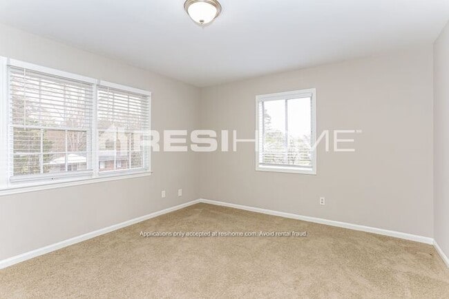 Building Photo - 1585 Plover Road