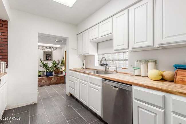 Building Photo - 515 W Toledo St