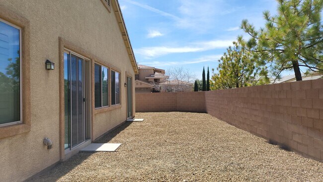 Building Photo - 5 bedroom, 4 bathroom home with a Casita