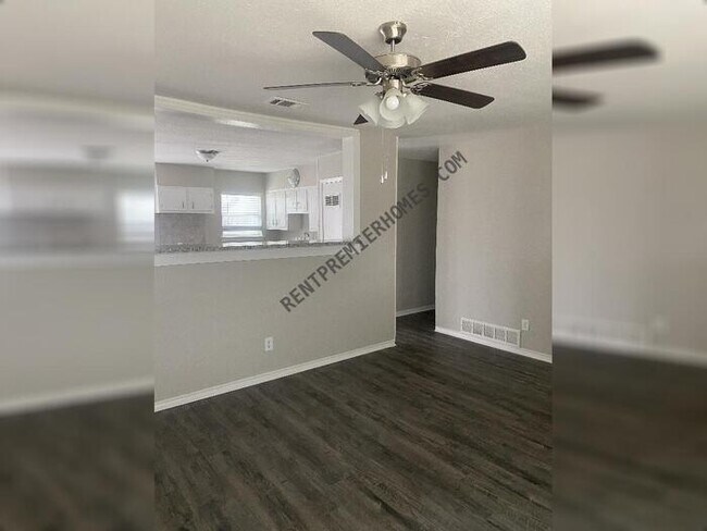 Building Photo - 1018 Harris Dr