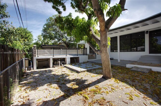 Building Photo - 12905 N Miami Ave