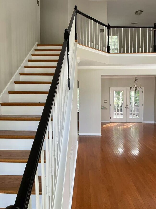 Building Photo - 4beds3bath House for rent
