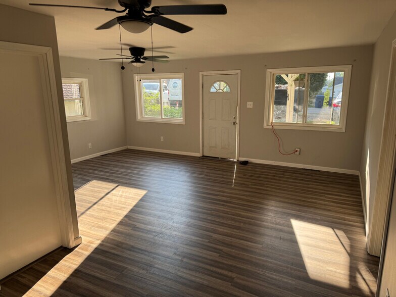 Building Photo - 4232 State Park Dr